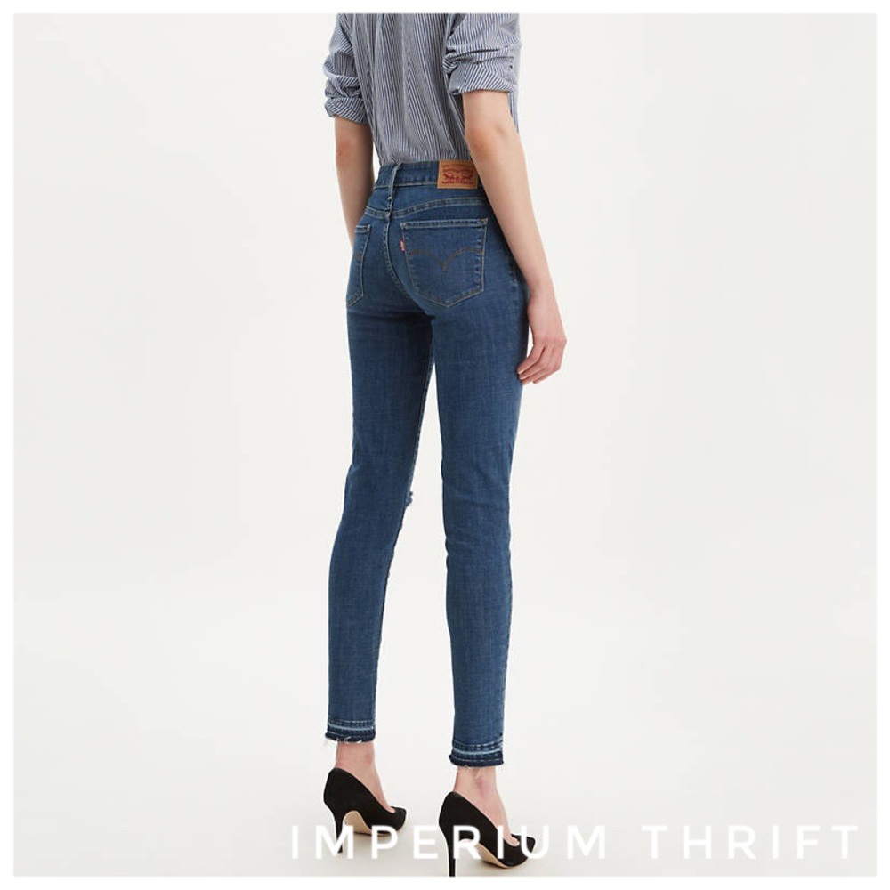 Levi’s 711 Skinny Medium Wash Jeans 26